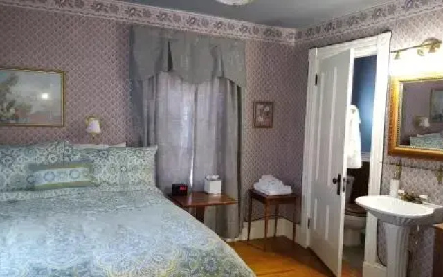 photo 2 of Holidae House B&B