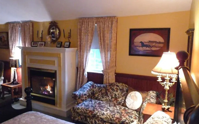 photo 4 of The Holiday House