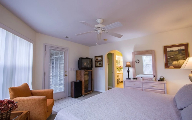photo 3 of Holiday Hideaway by RedAwning