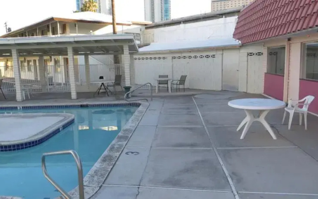 photo 5 of Holiday House Motel