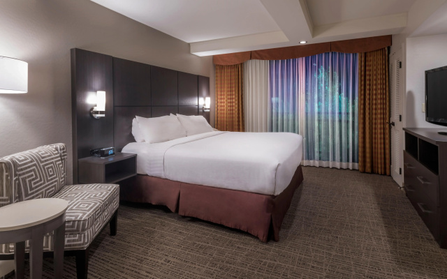 photo 4 of Holiday Inn & Suites Phoenix Airport North by IHG