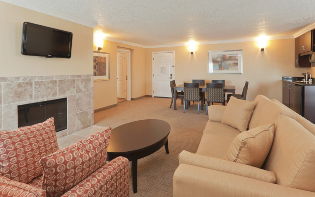 photo 2 of Holiday Inn Hotel & Suites San Mateo-San Francisco SFO by IHG