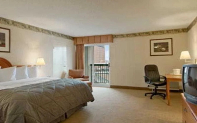 photo 2 of Holiday Inn Airport North