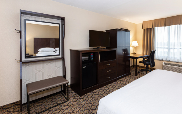 photo 3 of Holiday Inn St. Louis Arpt West-Earth City by IHG