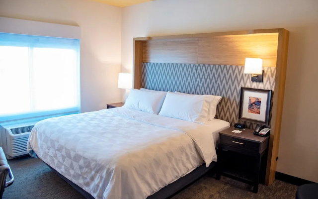 photo 3 of Holiday Inn & Suites Savannah Airport - Pooler