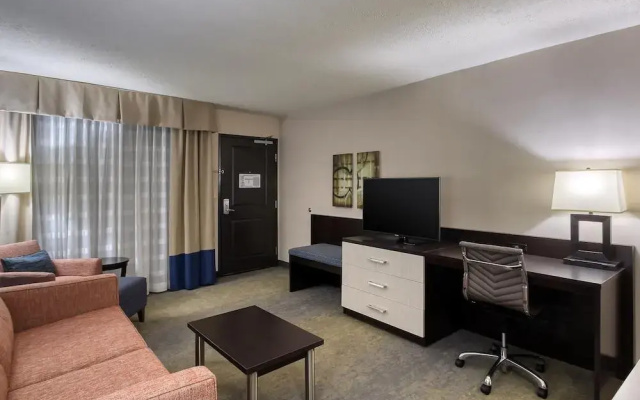 photo 2 of Holiday Inn & Suites Atlanta Airport-North