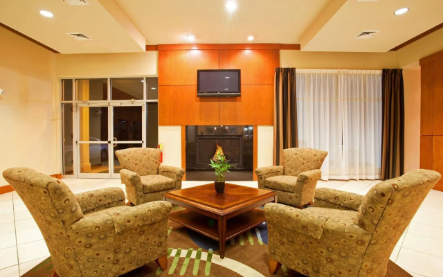 photo 2 of Holiday Inn Aurora North - Naperville by IHG