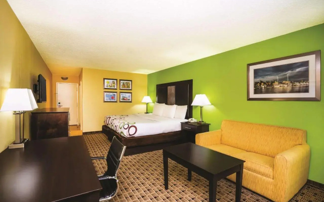 photo 3 of La Quinta Inn & Suites By Wyndham Baltimore S. Glen Burnie