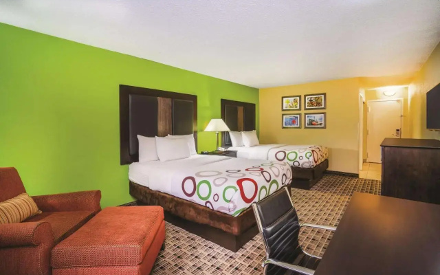 photo 4 of La Quinta Inn & Suites By Wyndham Baltimore S. Glen Burnie
