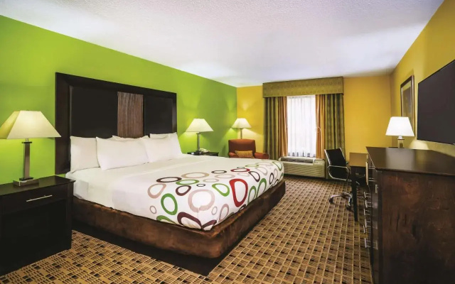 photo 5 of La Quinta Inn & Suites By Wyndham Baltimore S. Glen Burnie