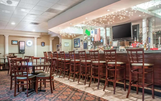 photo 5 of Holiday Inn Batavia-Darien Lake Area