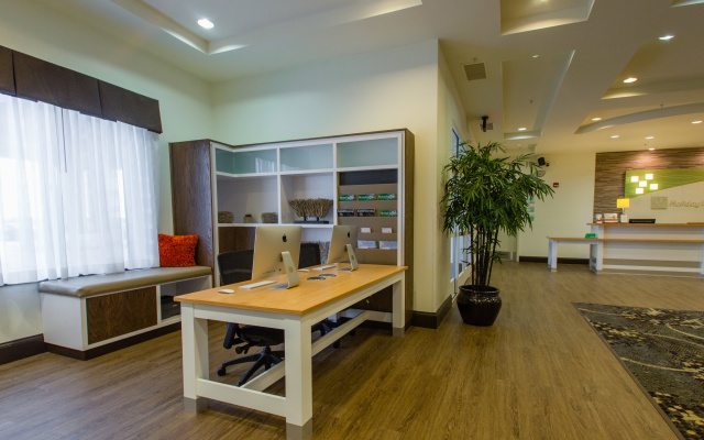 photo 3 of Holiday Inn Bloomington-Airport by IHG