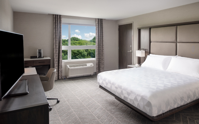 photo 5 of Holiday Inn Boston Logan Airport - Chelsea by IHG
