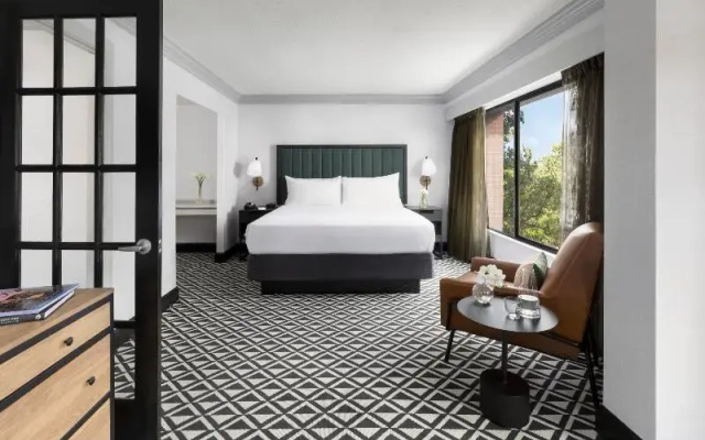 photo 2 of Holiday Inn Brookline