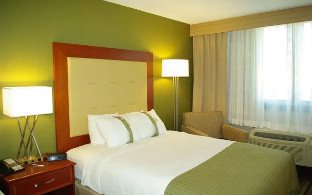 photo 3 of Holiday Inn Buena Park