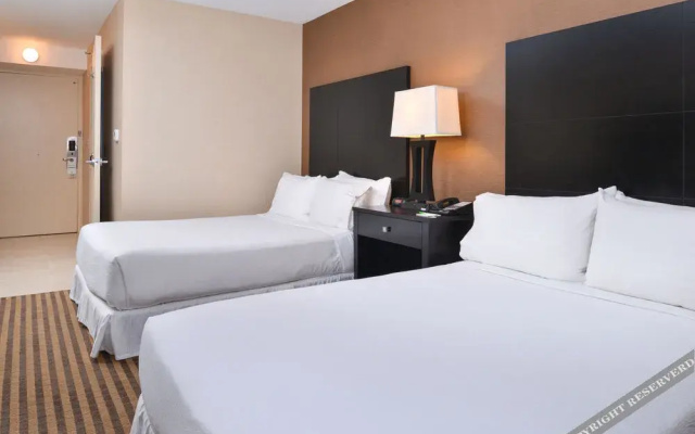 photo 3 of DoubleTree by Hilton Charlotte City Center
