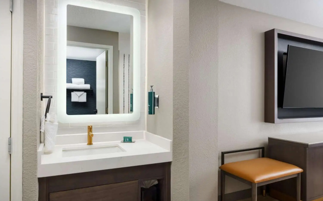 photo 4 of DoubleTree by Hilton Charlotte City Center