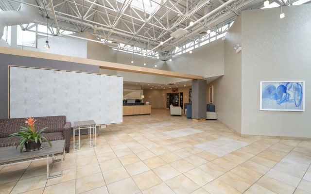 photo 2 of Holiday Inn Chicago - Elk Grove