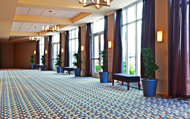 photo 2 of DoubleTree by Hilton Chicago Midway Airport