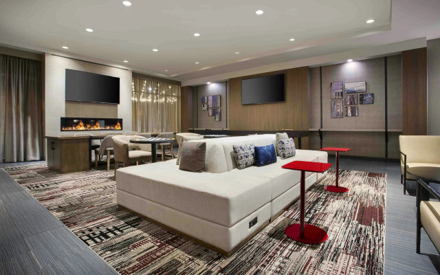 photo 4 of DoubleTree by Hilton Chicago Midway Airport