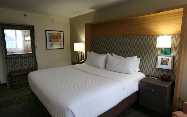 photo 4 of Holiday Inn & Suites Chicago North Shore (Skokie) by IHG
