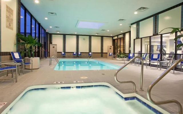 photo 3 of Holiday Inn & Suites Cincinnati-Eastgate (I-275e)