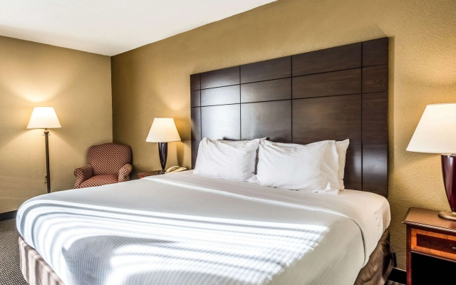 photo 3 of Clarion Hotel - Cincinnati North