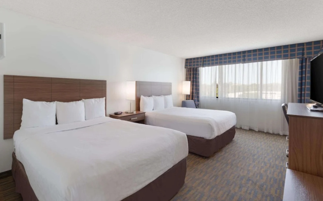 photo 2 of Holiday Inn Concord