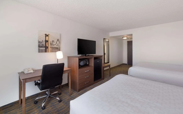 photo 3 of Holiday Inn Concord