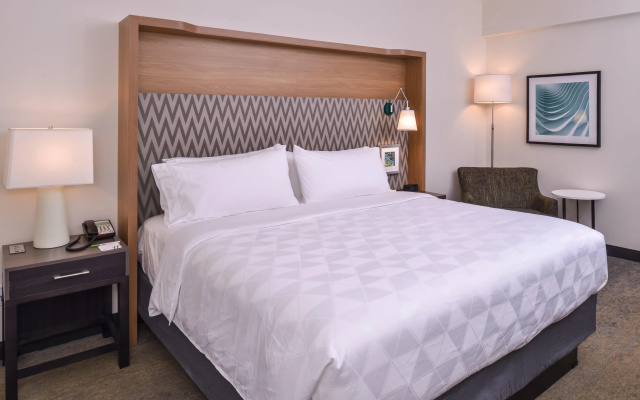 photo 4 of Holiday Inn Detroit Northwest - Livonia by IHG