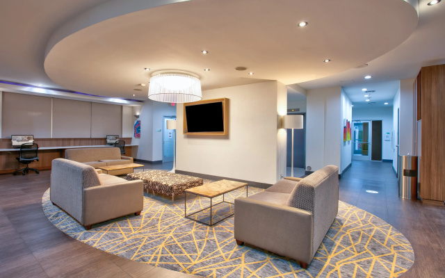 photo 2 of Holiday Inn DFW South by IHG