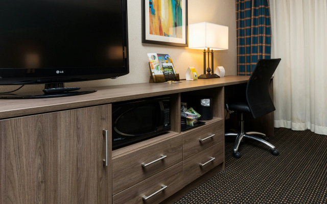 photo 4 of Holiday Inn Downtown - Mercy Area by IHG