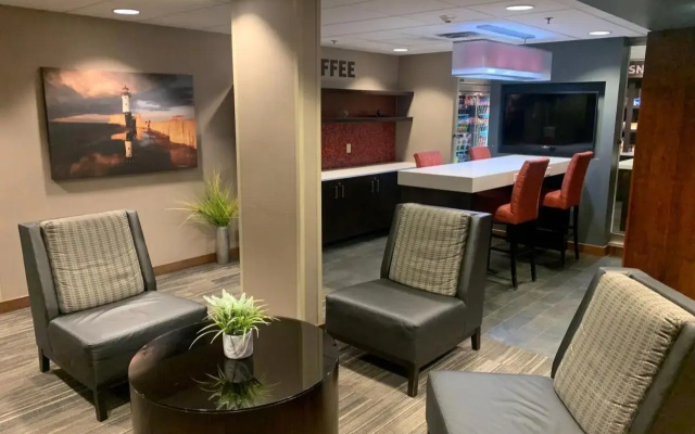 photo 2 of Holiday Inn Hotel & Suites Duluth-Downtown