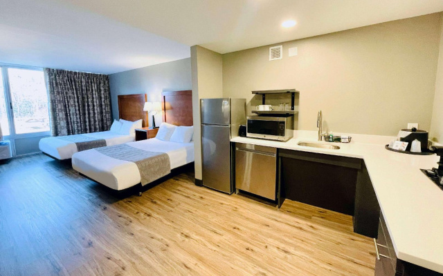 photo 4 of Holiday Inn Ellsworth