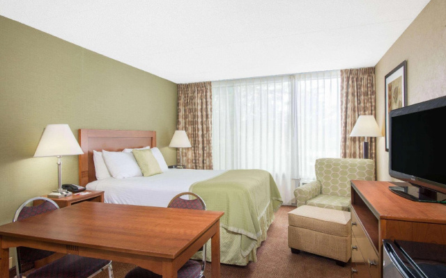photo 5 of Holiday Inn Ellsworth