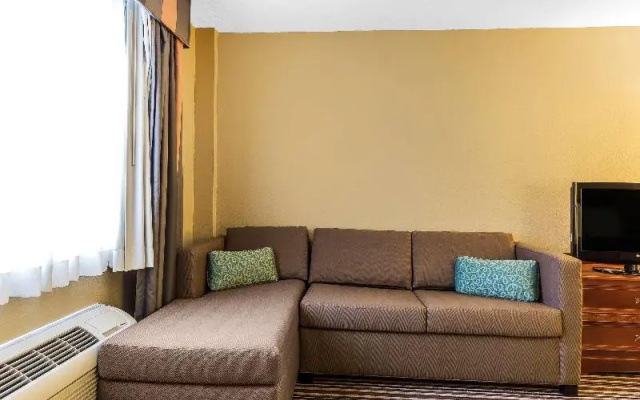 photo 5 of Holiday Inn Exp Reg Hosp And Med Ctr