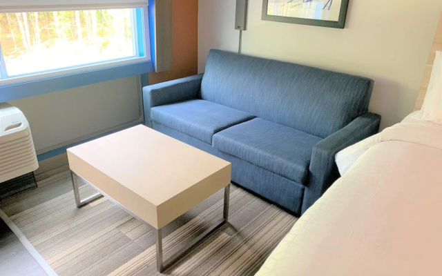 photo 2 of Holiday Inn Express & Suites Wilmington West Medical Park, An Ihg