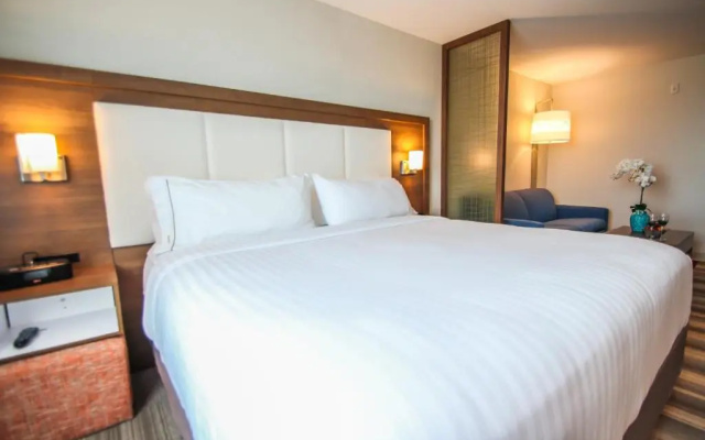 photo 3 of HOLIDAY INN EXPRESS &amp; SUITES MIAMI AIRPORT EAST, AN IHG HOTEL