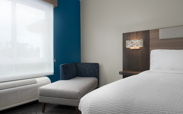 photo 2 of Holiday Inn Express & Suites Alexandria by IHG