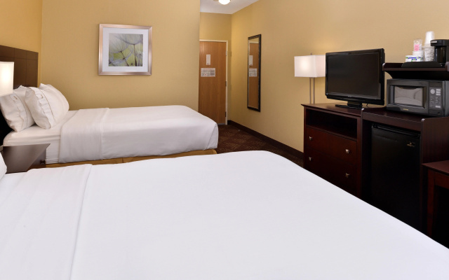 photo 3 of Comfort Inn & Suites Sharonville - Cincinnati North