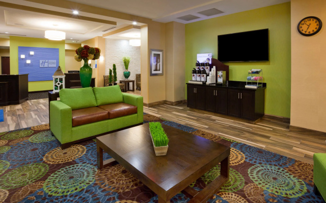 photo 2 of Holiday Inn Express & Suites Davenport by IHG