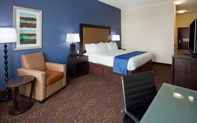 photo 3 of Holiday Inn Express & Suites Davenport by IHG