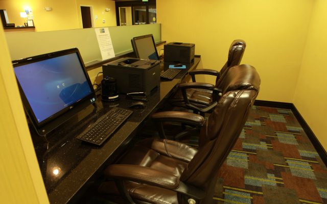 photo 2 of Holiday Inn Express & Suites Detroit North - Troy by IHG
