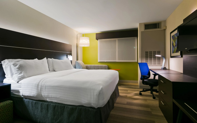photo 3 of Holiday Inn Express & Suites Everett by IHG
