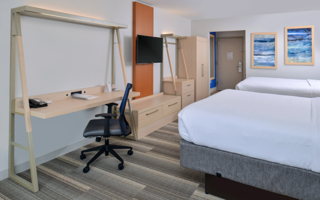 photo 4 of Holiday Inn Express & Suites Farmington Hills - Detroit by IHG