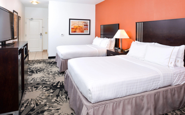photo 3 of Holiday Inn Express & Suites Greenfield by IHG