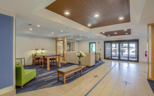 photo 2 of Holiday Inn Express & Suites Gulf Shores by IHG