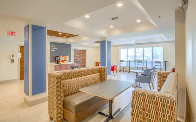 photo 3 of Holiday Inn Express & Suites Gulf Shores by IHG