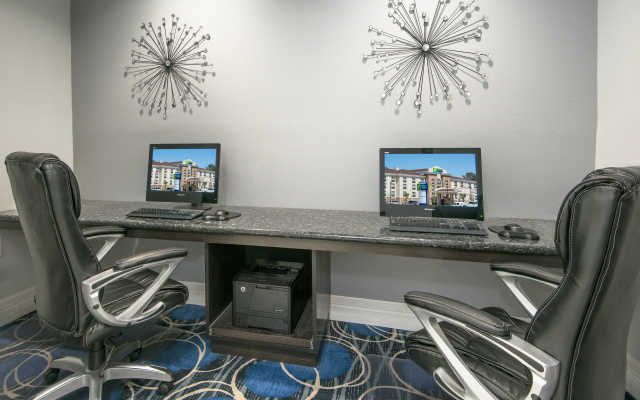 photo 3 of Holiday Inn Express & Suites Houston North - IAH Area by IHG