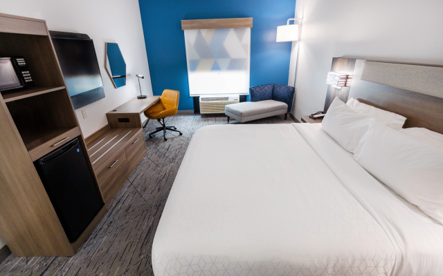 photo 3 of Holiday Inn Express & Suites Huntsville Airport by IHG
